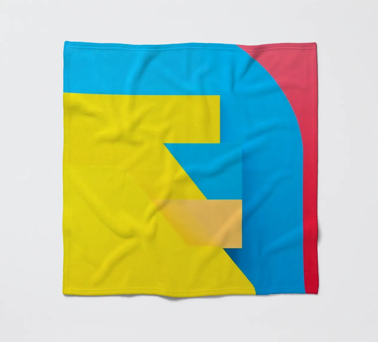 Forme geometriche colorate disposte in una vibrante composizione coperta in pile da DesignDoodle