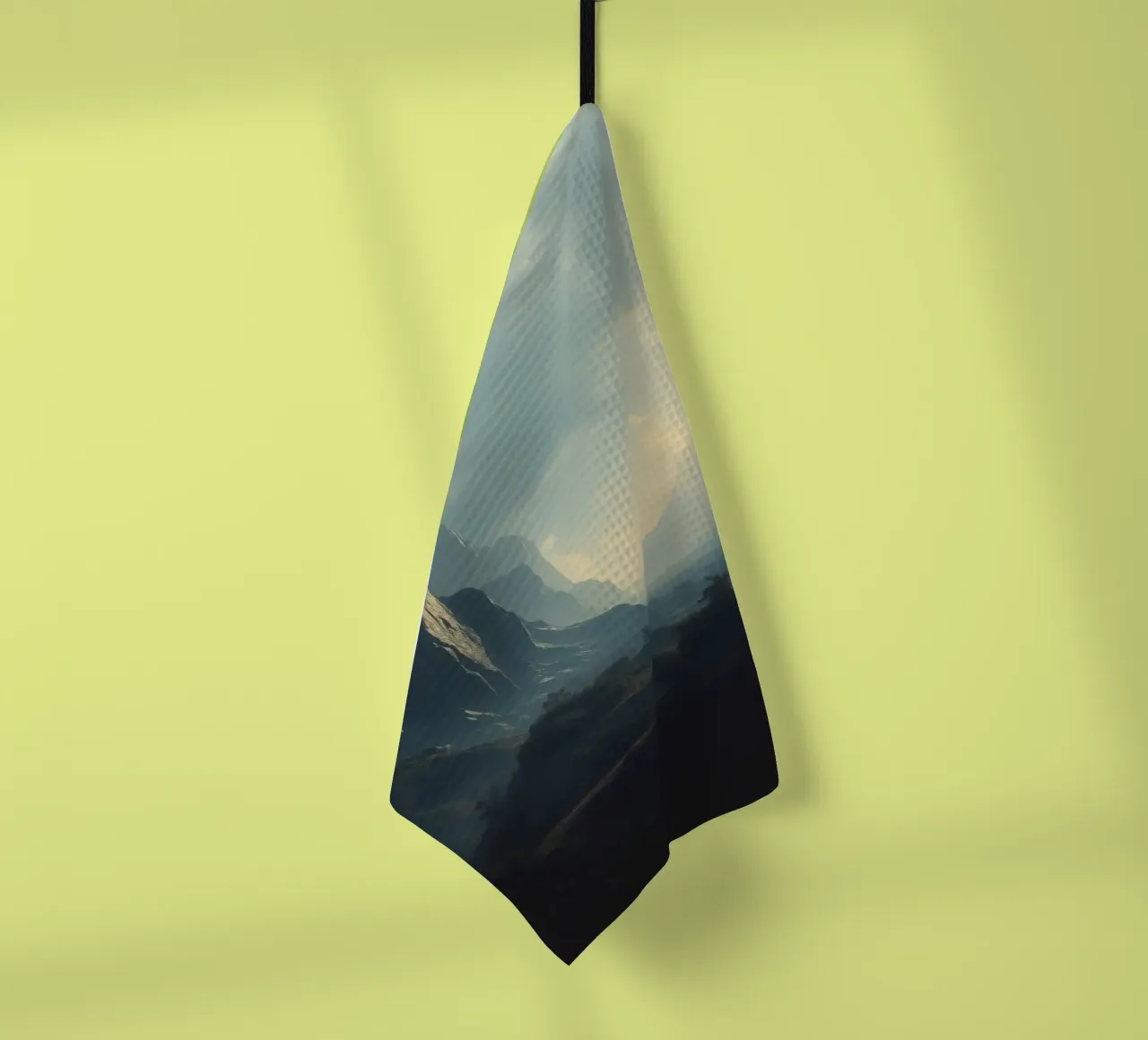 Berglandschaft in der Morgendämmerung mit einsamer Figur auf Erkundungstour Geschirrtuch von DesignDoodle