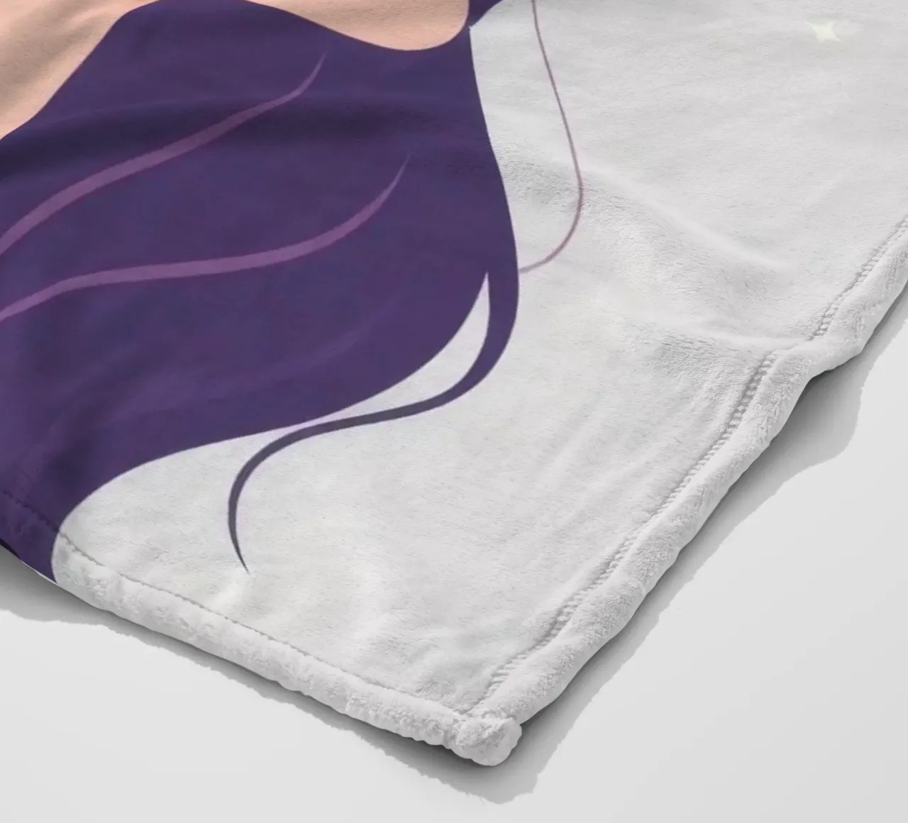 Donna con lunghi capelli viola sguardo verso l'alto espressione rilassata coperta in pile da DesignDoodle