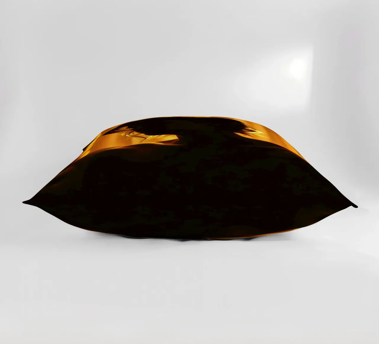 Una luce morbida e dorata delinea la figura di una persona contro una tenda trasparente cuscino da DesignDoodle