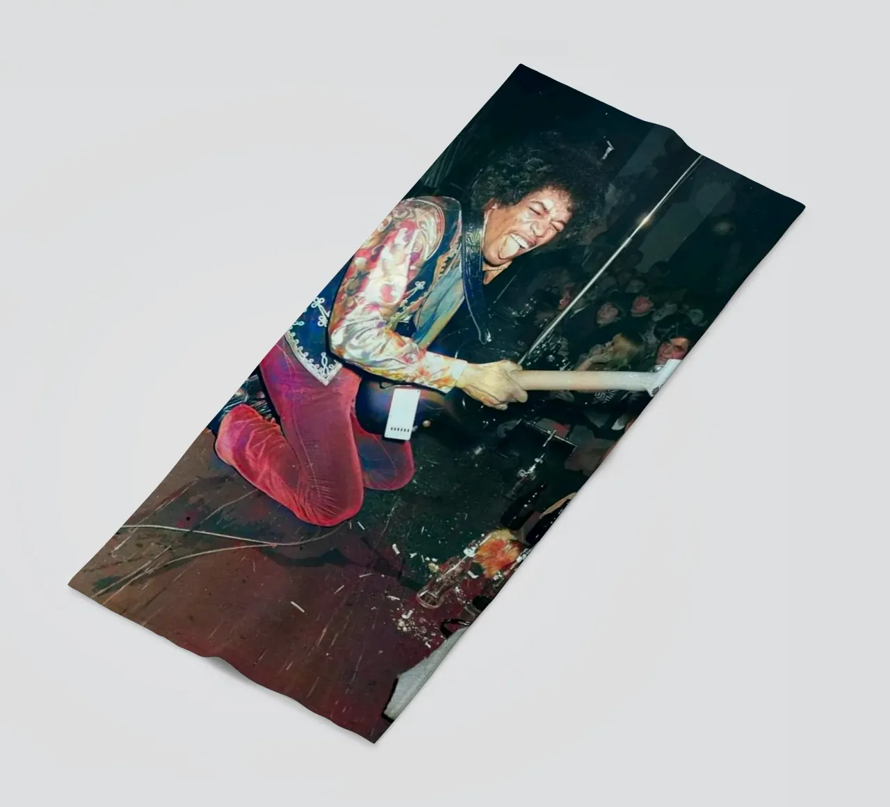 Jimi sul palco telo mare da Alex happy shop