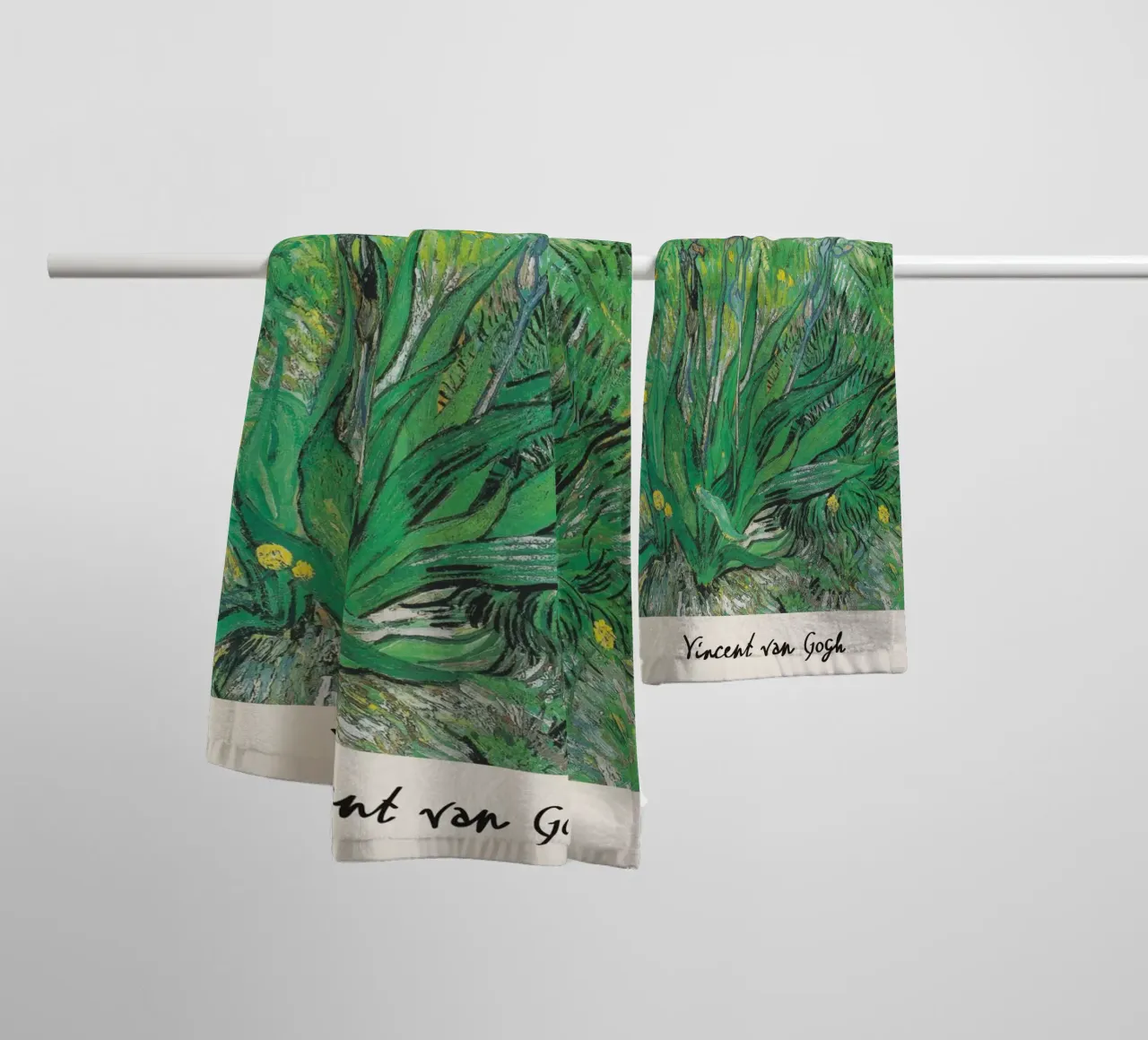 Les "iris" de Van Gogh - Une fleur expressive post-impressionniste A serviette de bain de NorwesClub
