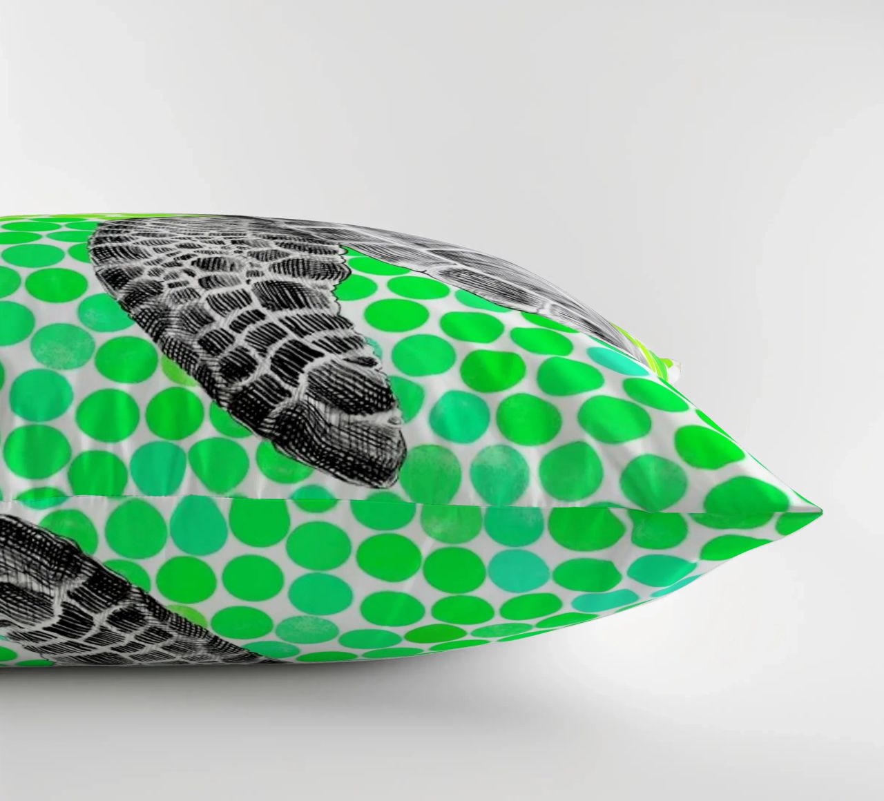 Turtle and Pufferfish cuscino da Eric Fan