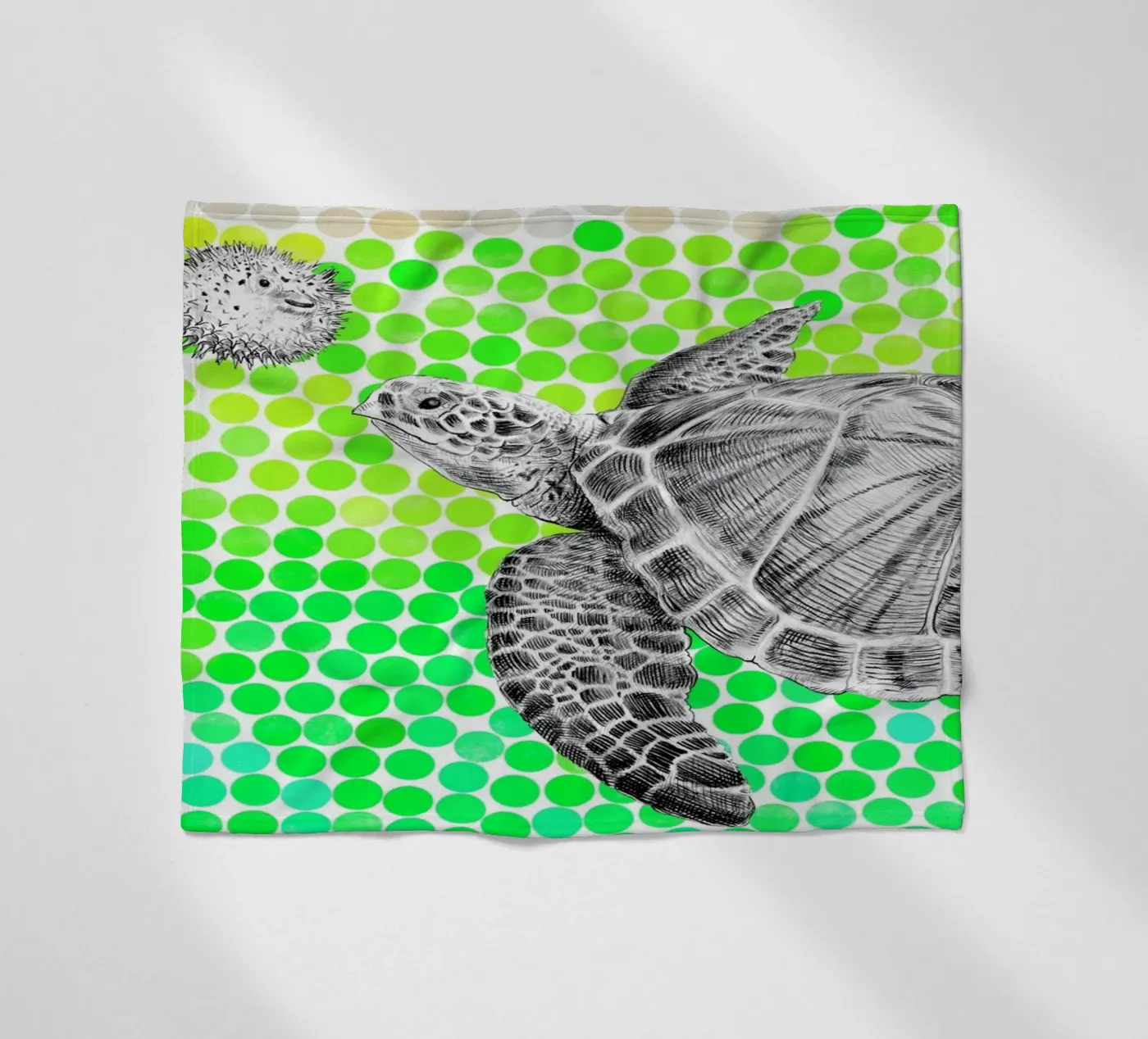 Turtle and Pufferfish Fleecedecke von Eric Fan