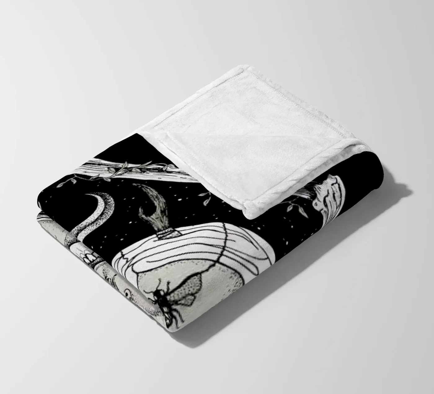 Bones fleece blanket by Alejandra Sáenz