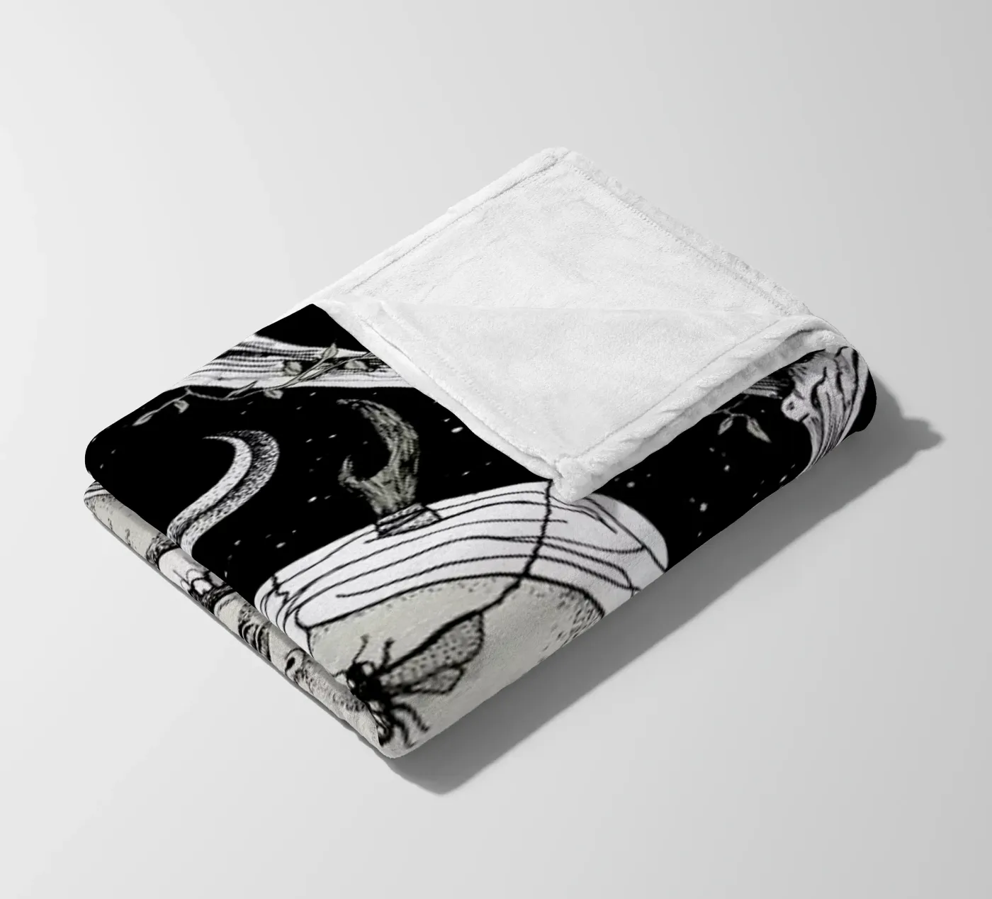 Bones fleece blanket by Alejandra Sáenz