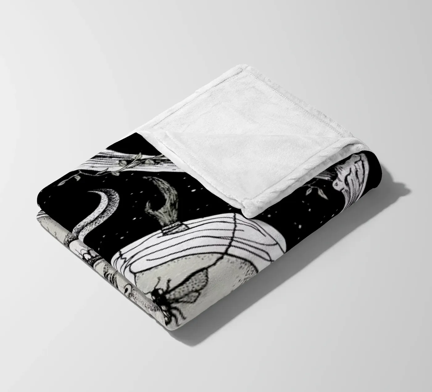 Bones fleece blanket by Alejandra Sáenz