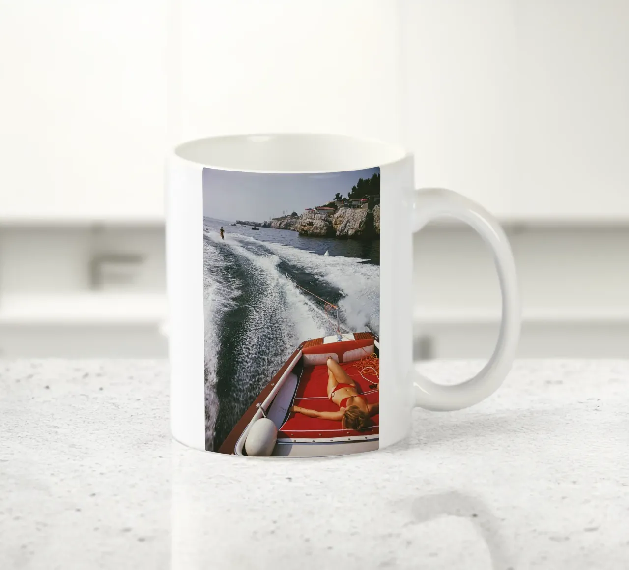 donna sulla barca slim aarons tazza in ceramica da Chrisvintage