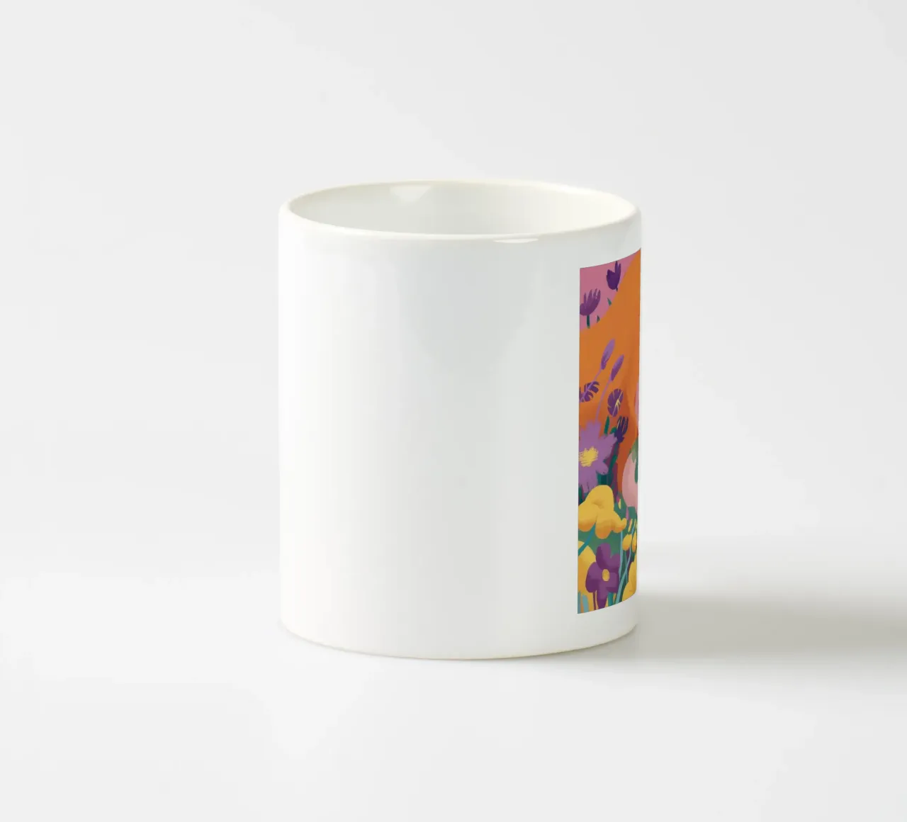 Paesaggio onirico floreale tazza in ceramica da Petal Canvas