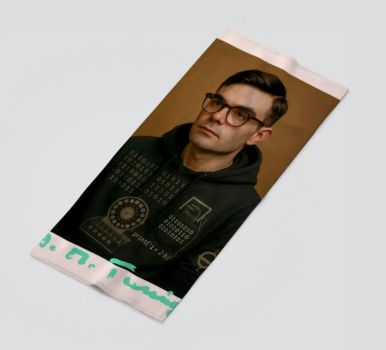 Nerd Icon – Alan Turing Strandtuch von CNTRL