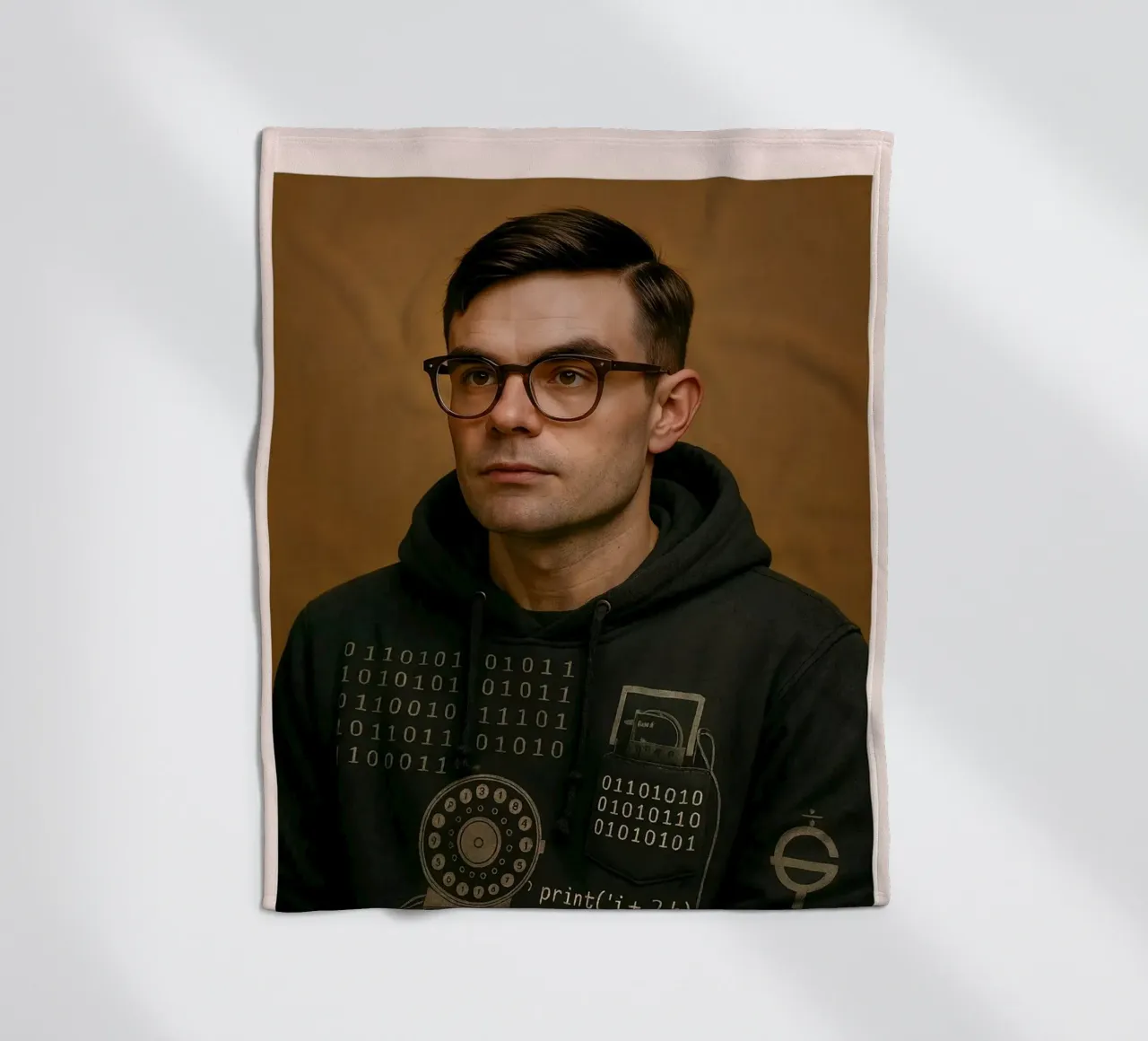 Nerd Icon – Alan Turing Fleecedecke von CNTRL
