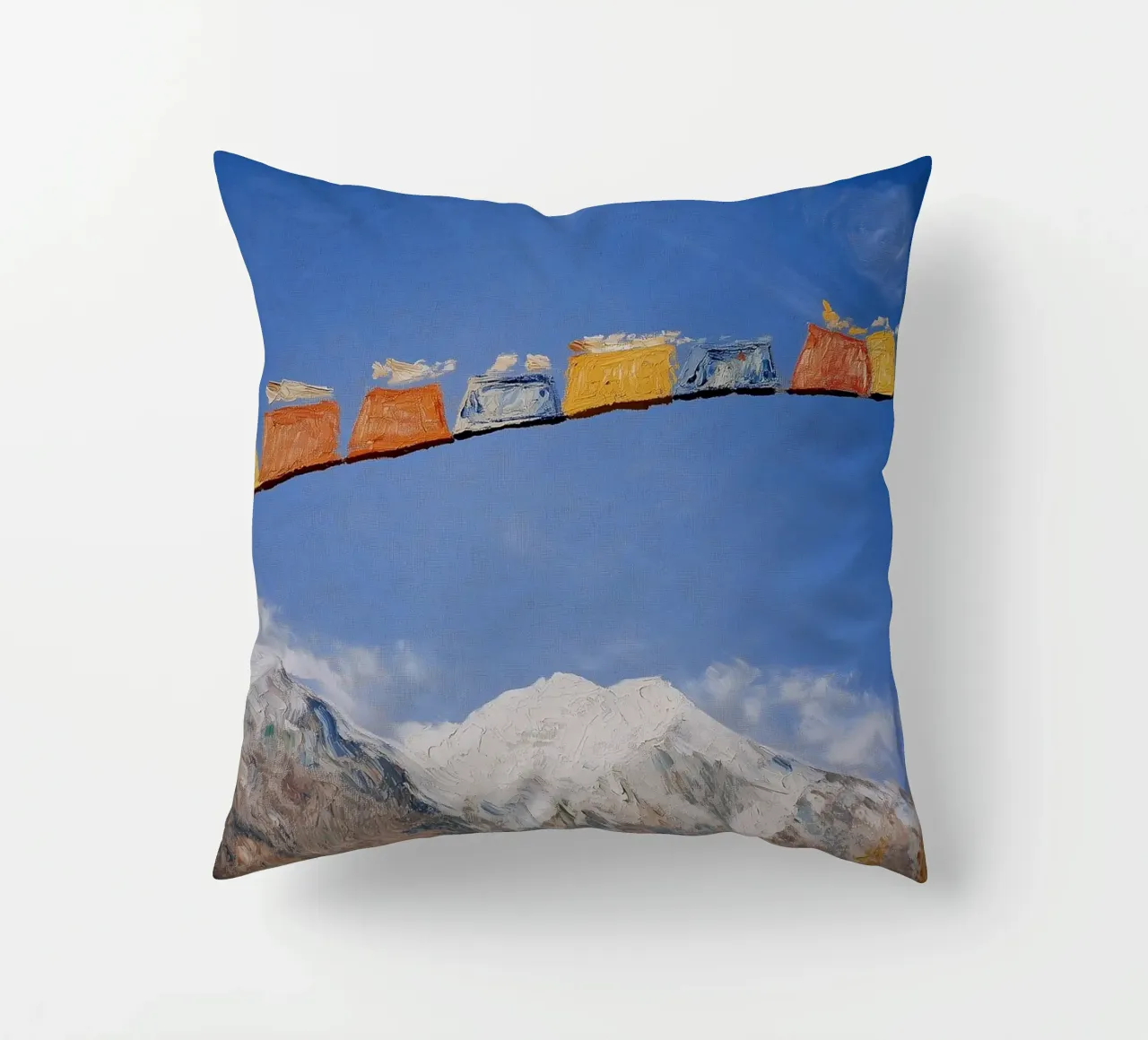 Himalayan Prayer Flags: Mountain Majesty cuscino da FujiBrush