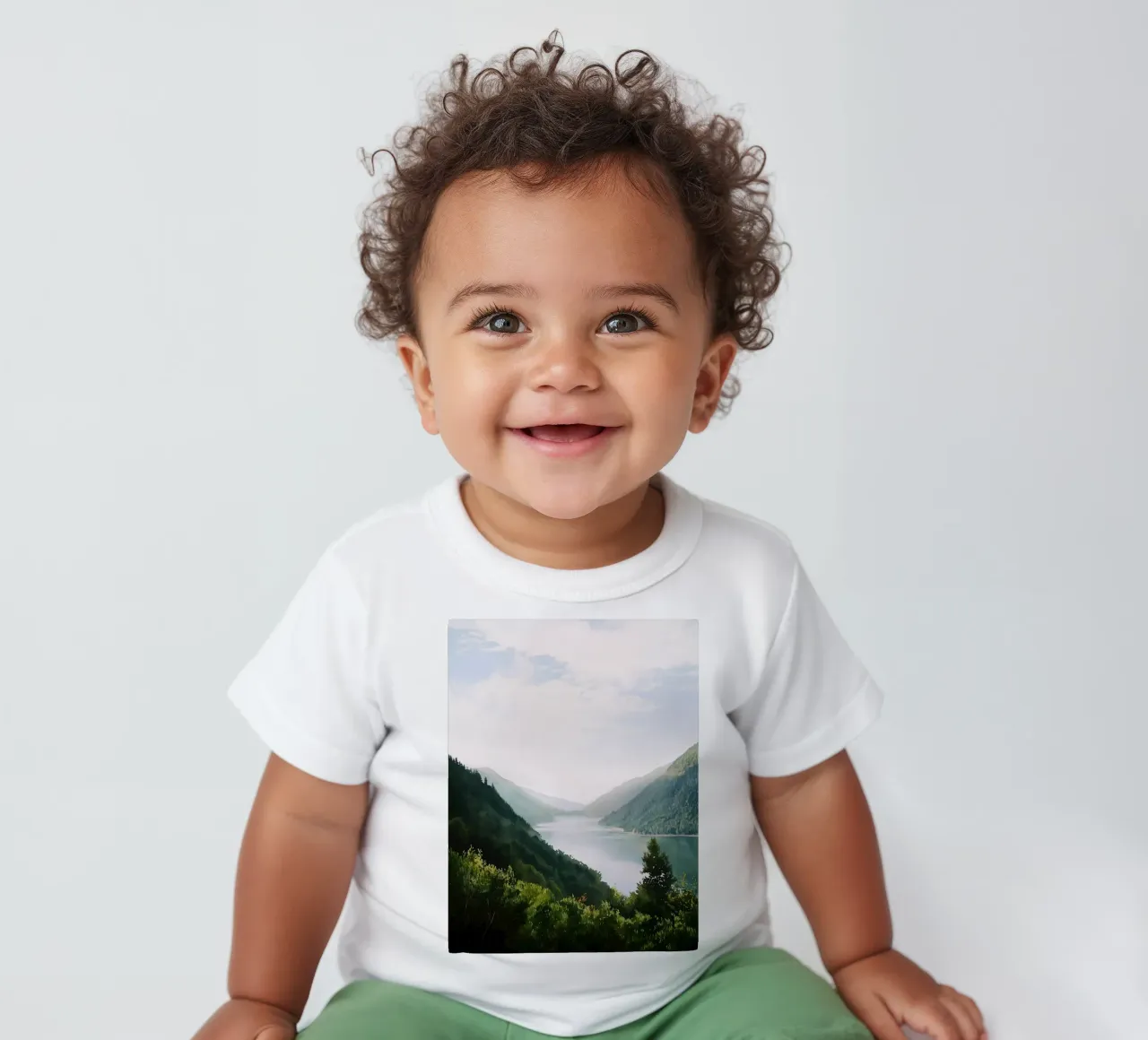 Norwegian Fjord Whisper: Serenity Over Water maglietta neonato da FujiBrush