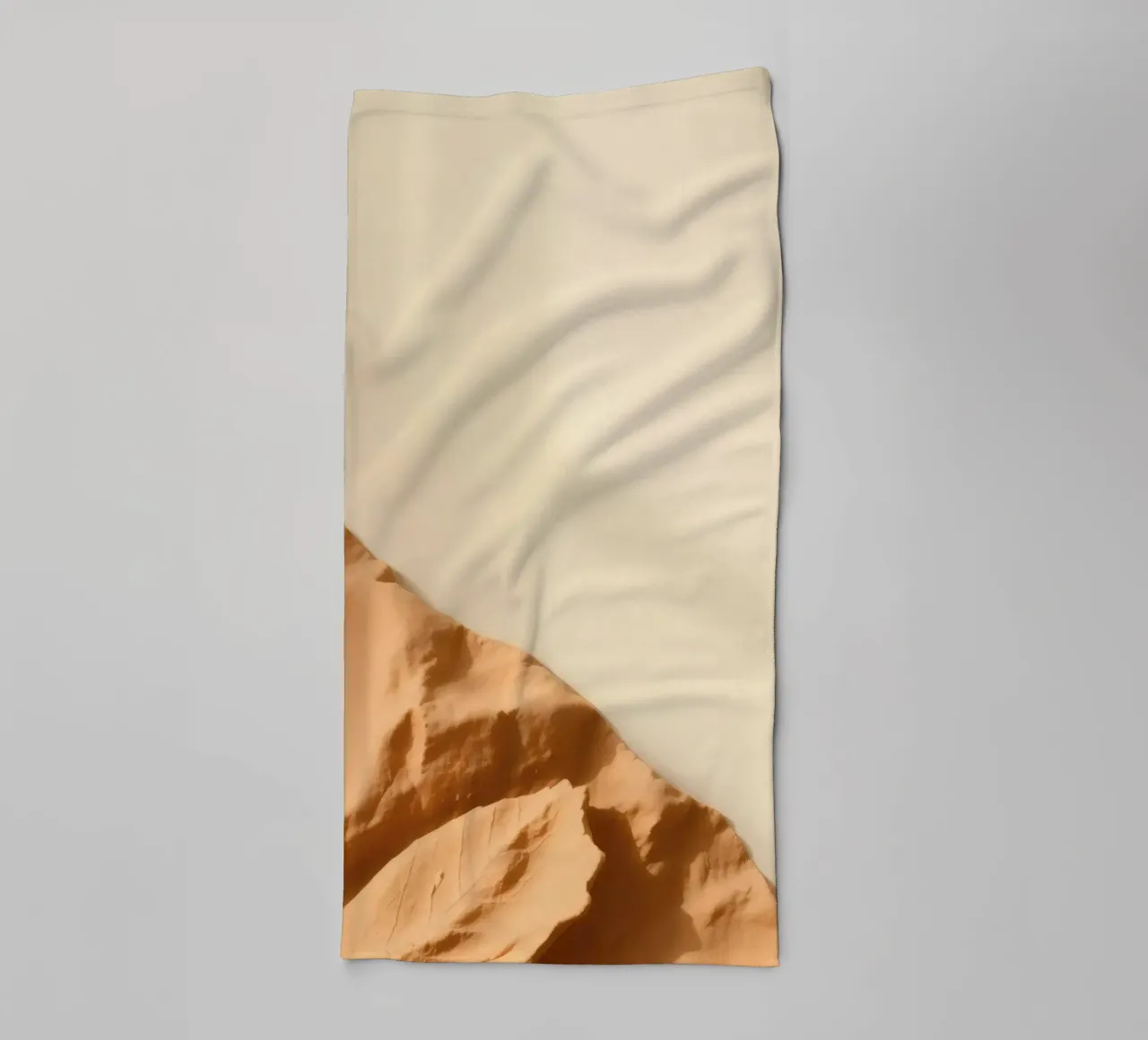 Unieke kleisculptuur die texturen en schaduwen benadrukt badhanddoek van DesignDoodle