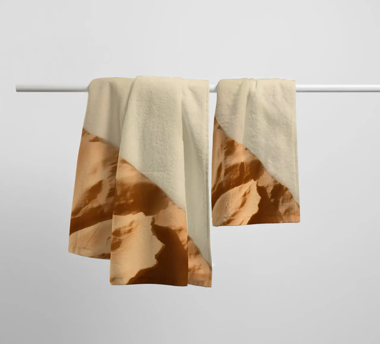 Unieke kleisculptuur die texturen en schaduwen benadrukt badhanddoek van DesignDoodle