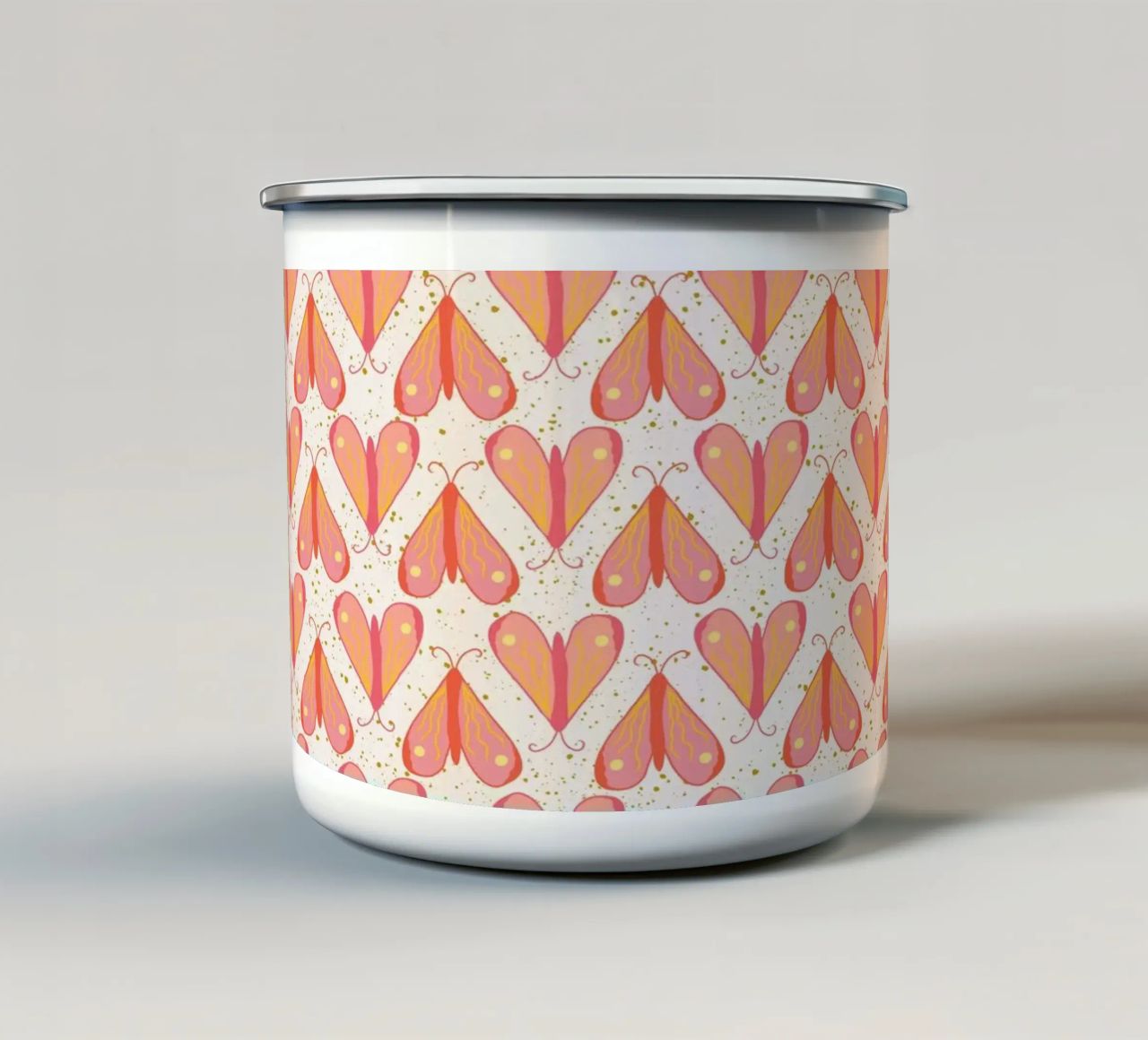 Infinite moth (orange & pink) emaille mok van Mandalla Pattern