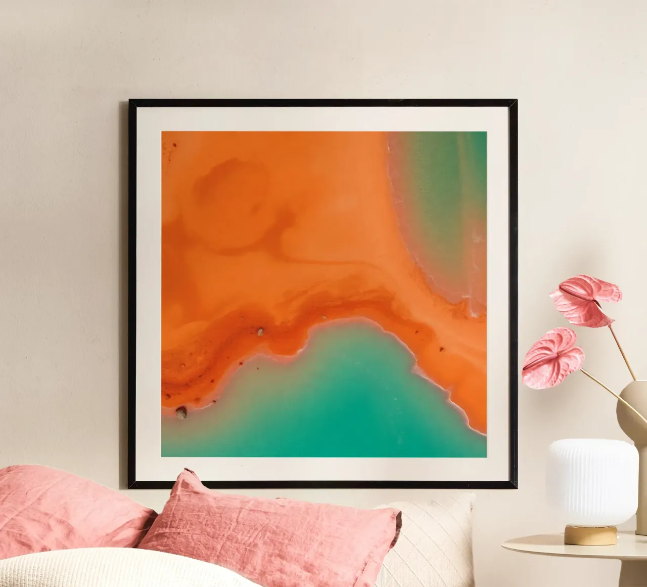vista aerea contrasto tra costa arancione e acque turchesi poster con telaio in legno da DesignDoodle