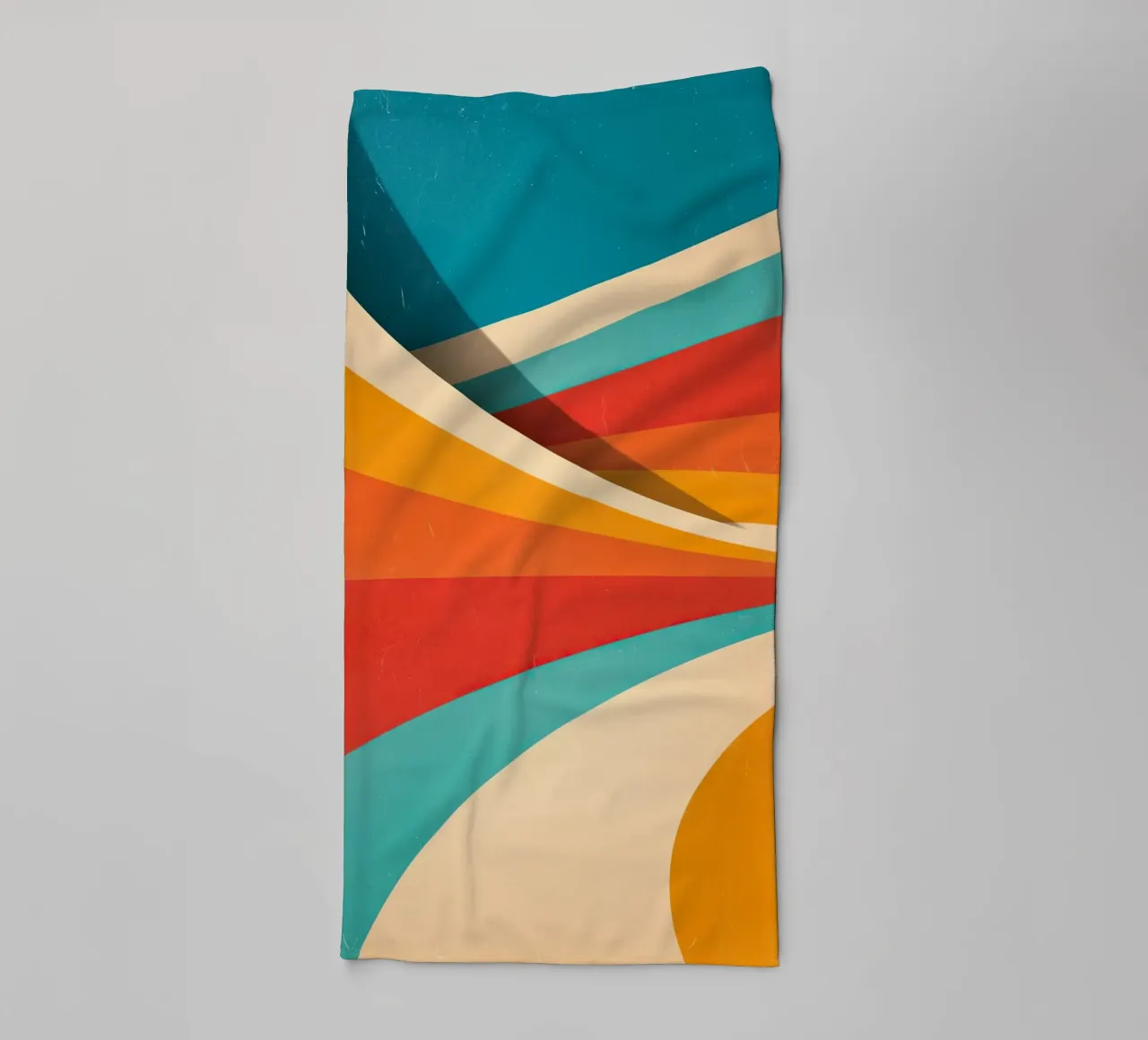 Retro-Vibes | Abstraktes 70er Jahre Streifen Motiv Handtuch von Autofocus