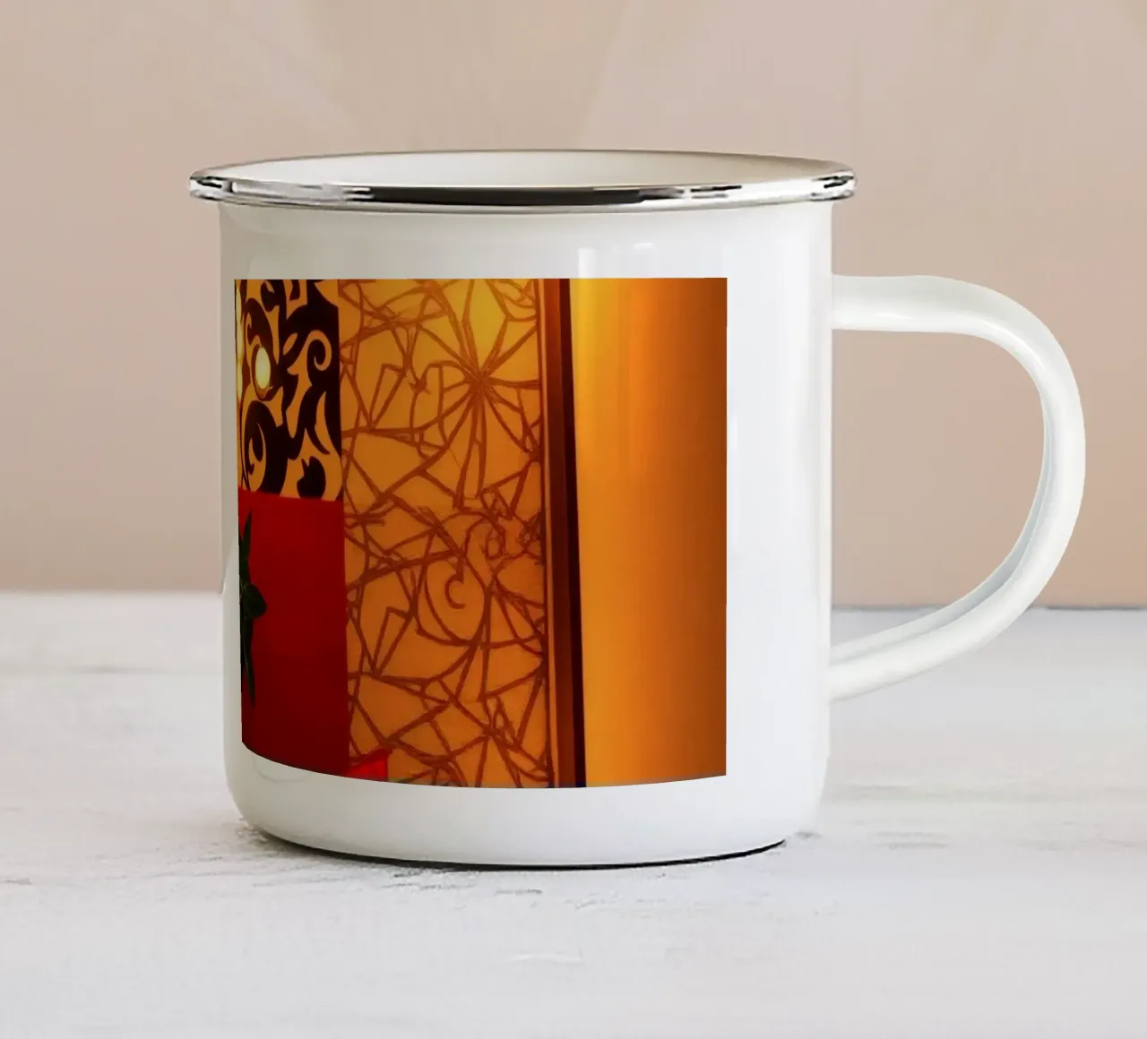 caldo Accogliente salotto interno con cuscini decorativi e piante tazza in smalto da DesignDoodle