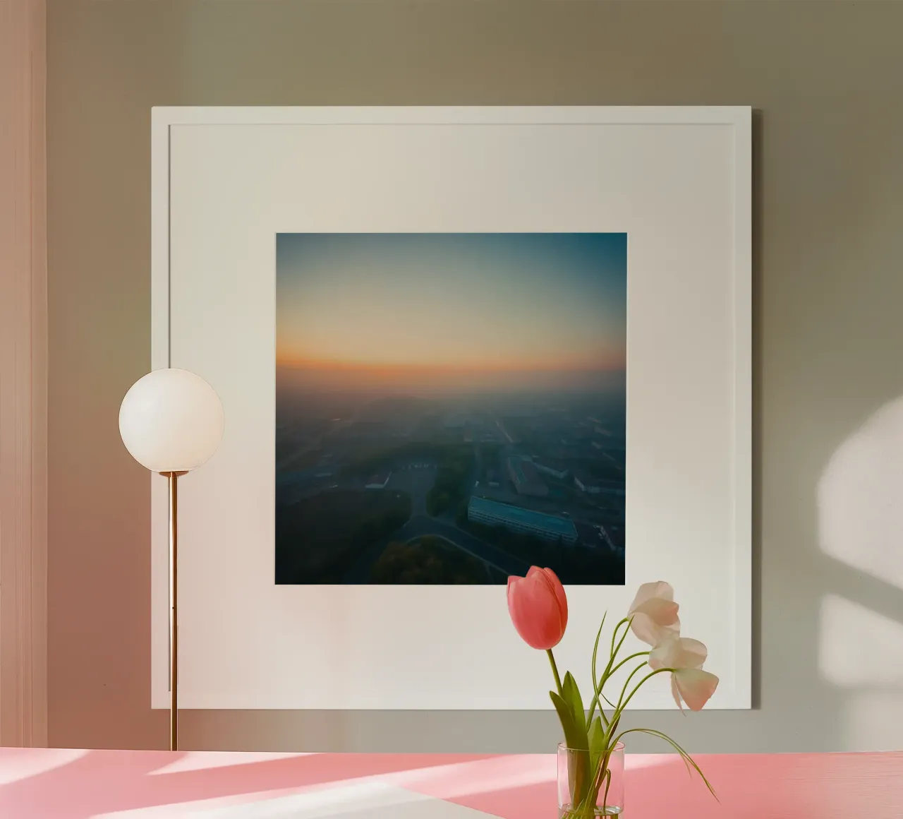 Un'alba nebbiosa su un paesaggio urbano dai tenui colori pastello poster con telaio in legno da DesignDoodle