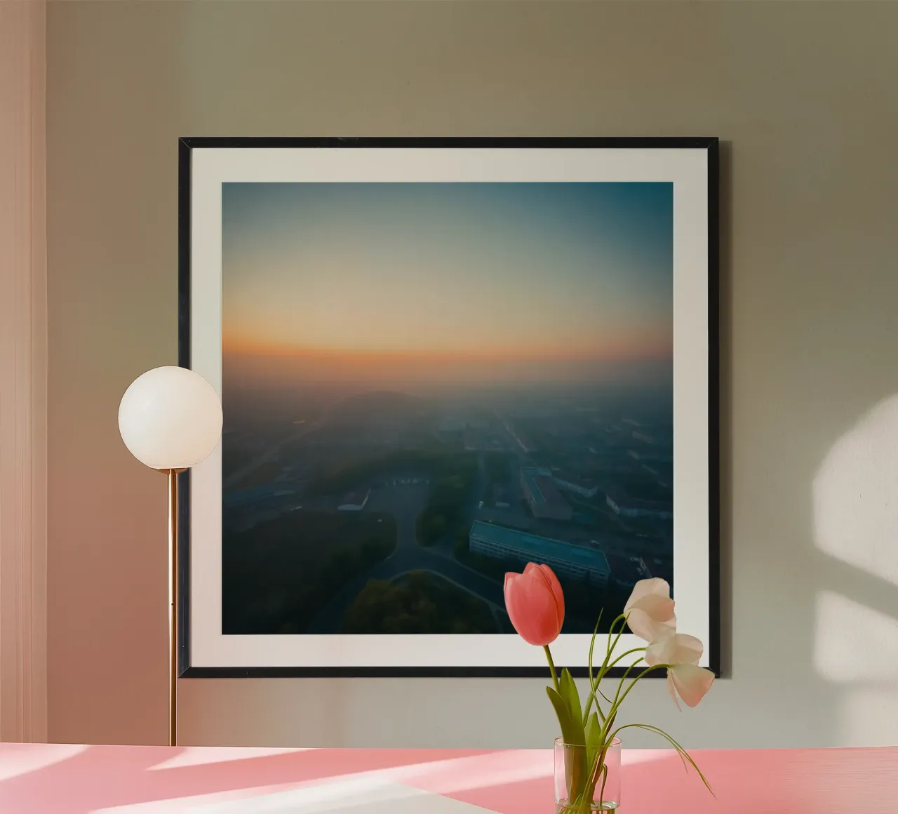 Un'alba nebbiosa su un paesaggio urbano dai tenui colori pastello poster con telaio in legno da DesignDoodle