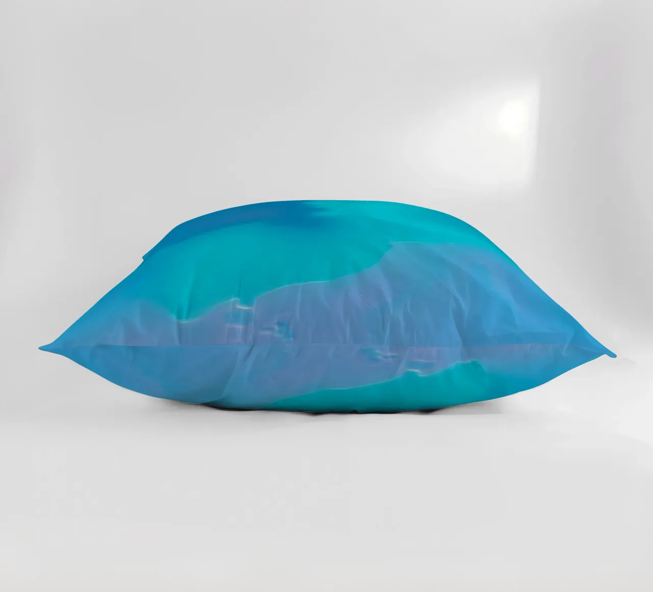 acque turchesi e spiagge sabbiose in una giornata di sole cuscino da DesignDoodle