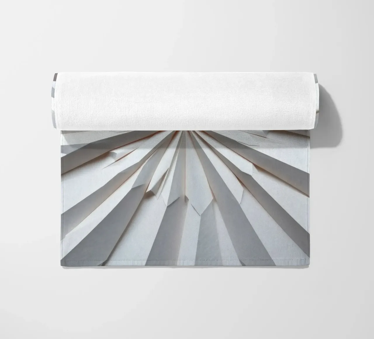 wit papieren ontwerp dat uitstraalt vanuit het midden strandhanddoek van DesignDoodle