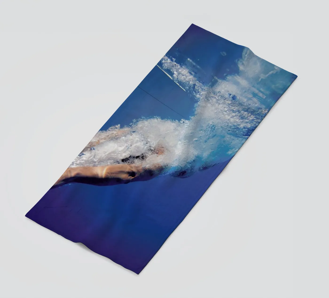 Diving Beneath Strandtuch von EyeEm Mobile GmbH