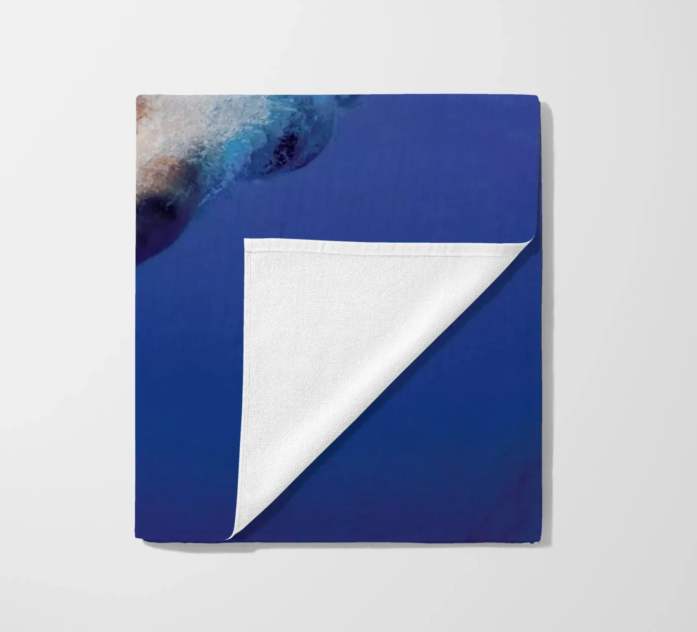 Diving Beneath Strandtuch von EyeEm Mobile GmbH