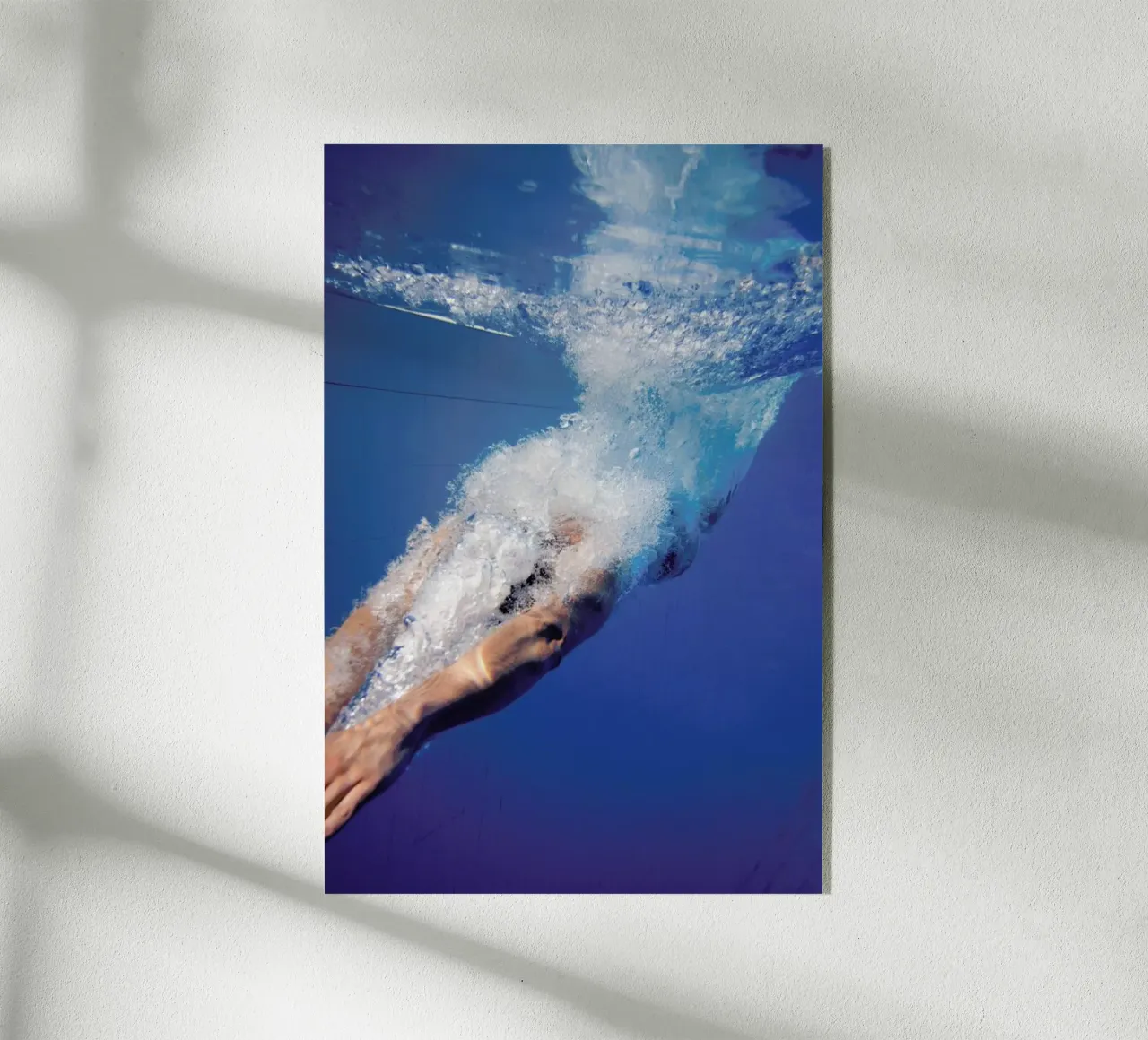 Diving Beneath plexiglass da EyeEm Mobile GmbH