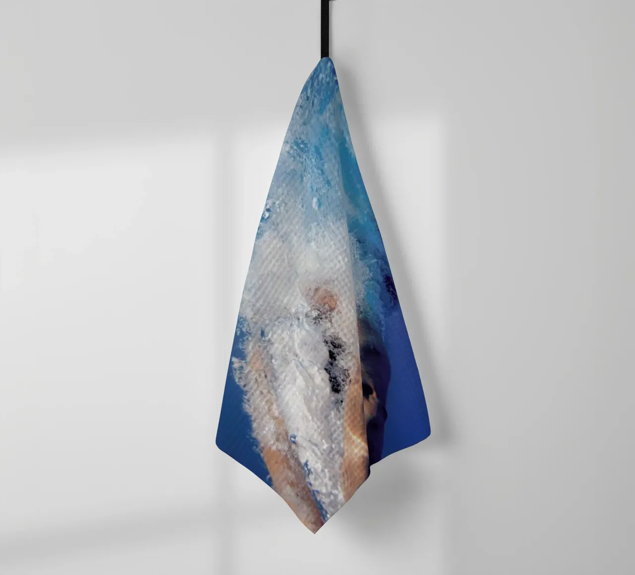 Diving Beneath Geschirrtuch von EyeEm Mobile GmbH