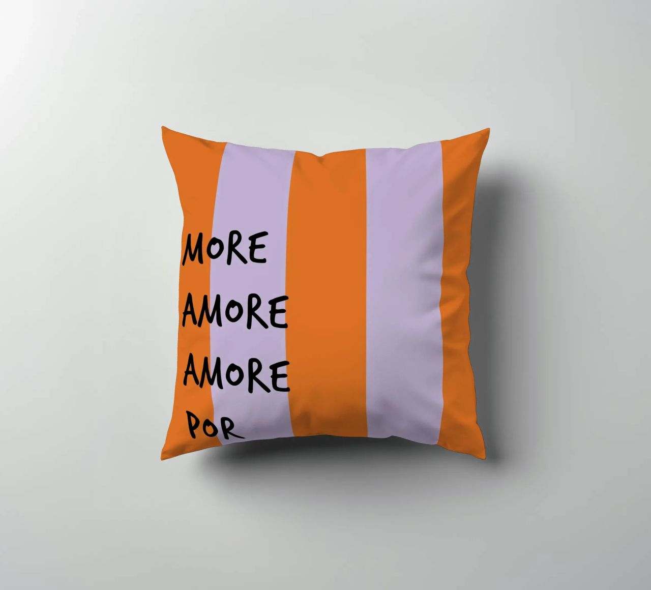 more amore. (mehrere Varianten verfügbar) cuscino da FRICKE DESIGN