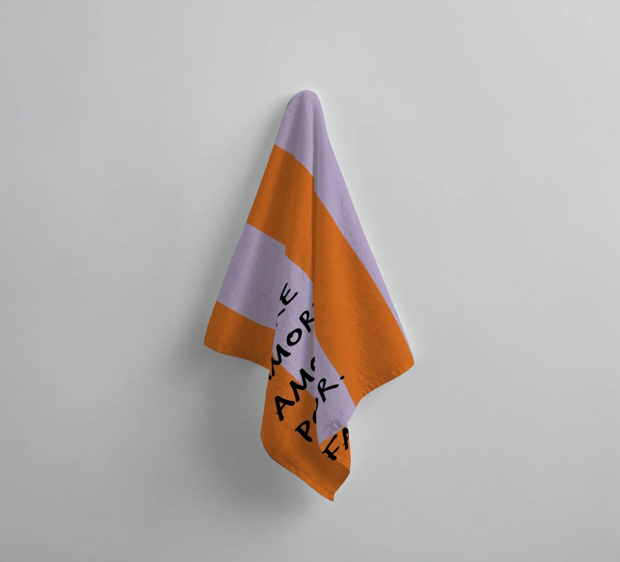 more amore. (mehrere Varianten verfügbar) Handtuch von FRICKE DESIGN