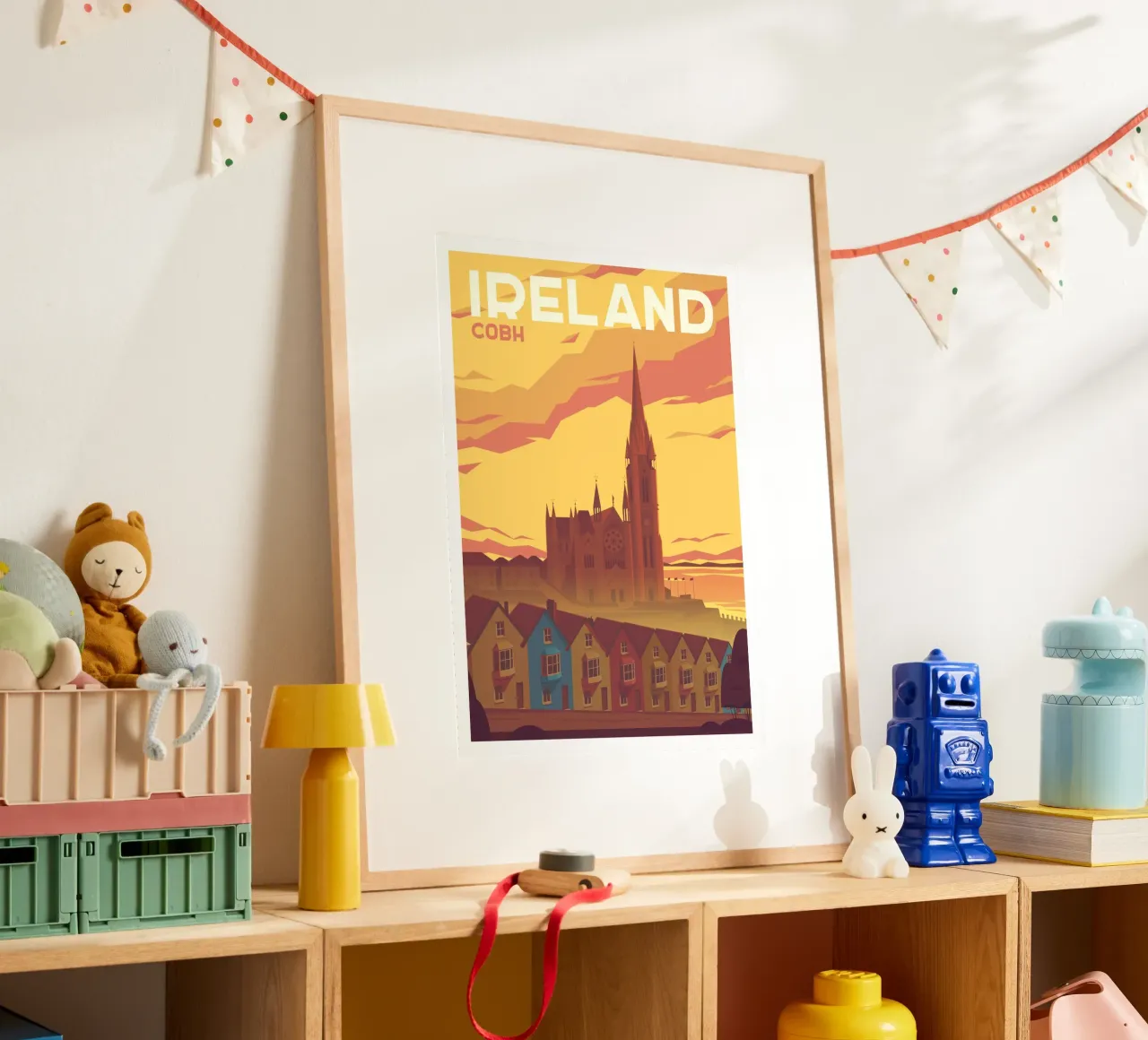 Cobh, Irlanda poster con telaio in alluminio da Wanderlust Vibes