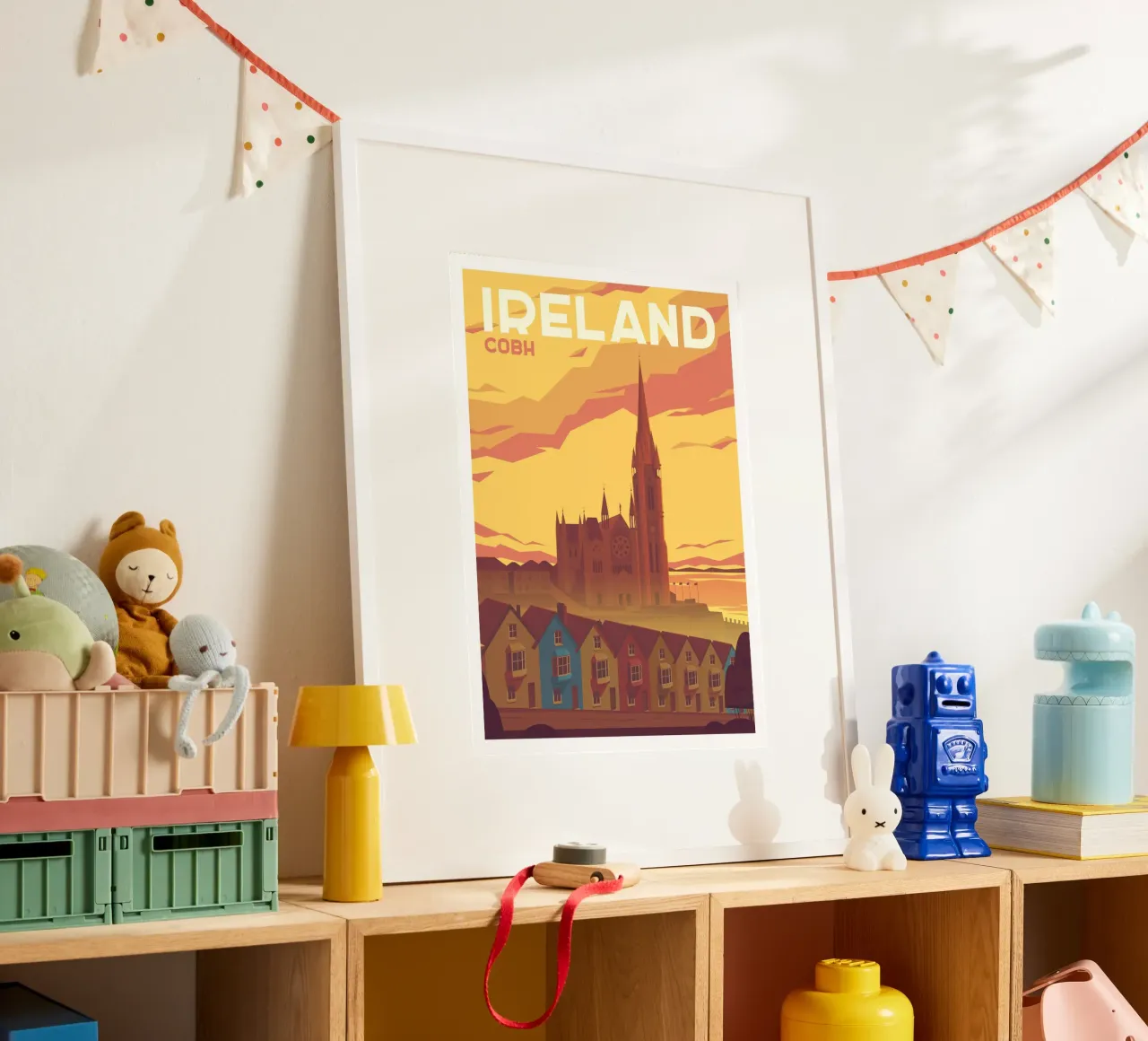 Cobh, Irlanda poster con telaio in alluminio da Wanderlust Vibes