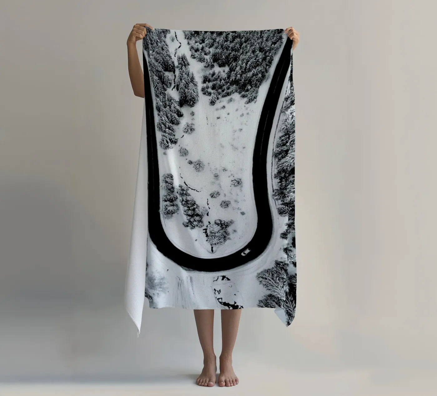 Looping Back Strandtuch von METROPOLIS