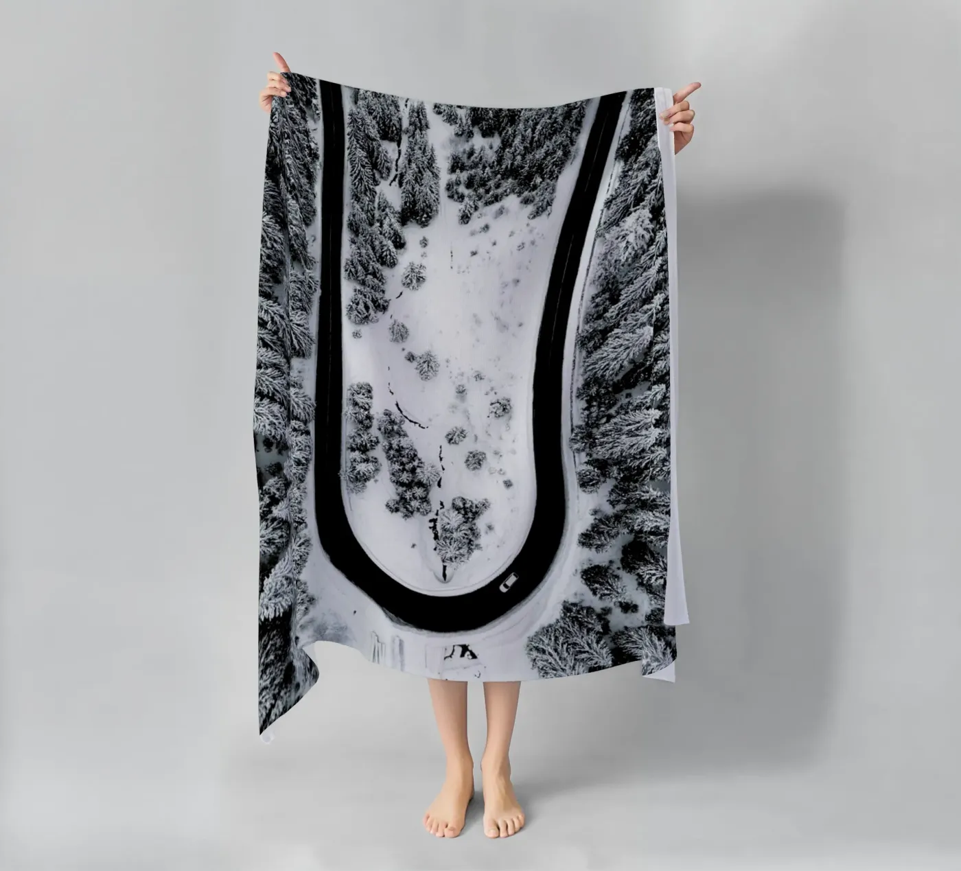 Looping Back Strandtuch von METROPOLIS