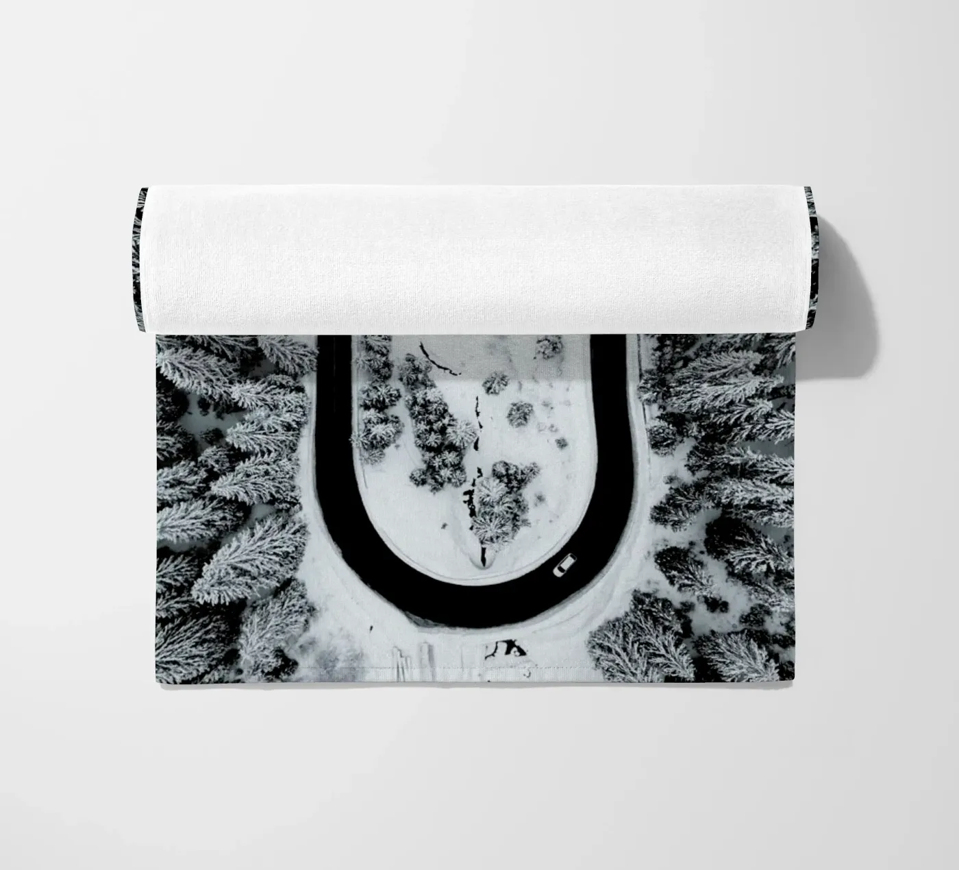 Looping Back Strandtuch von METROPOLIS