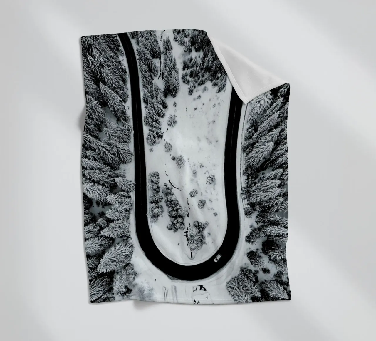 Looping Back Fleecedecke von METROPOLIS