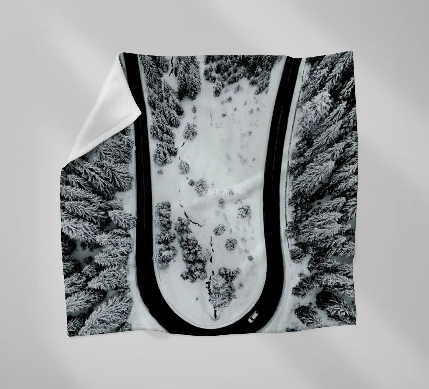 Looping Back Fleecedecke von METROPOLIS