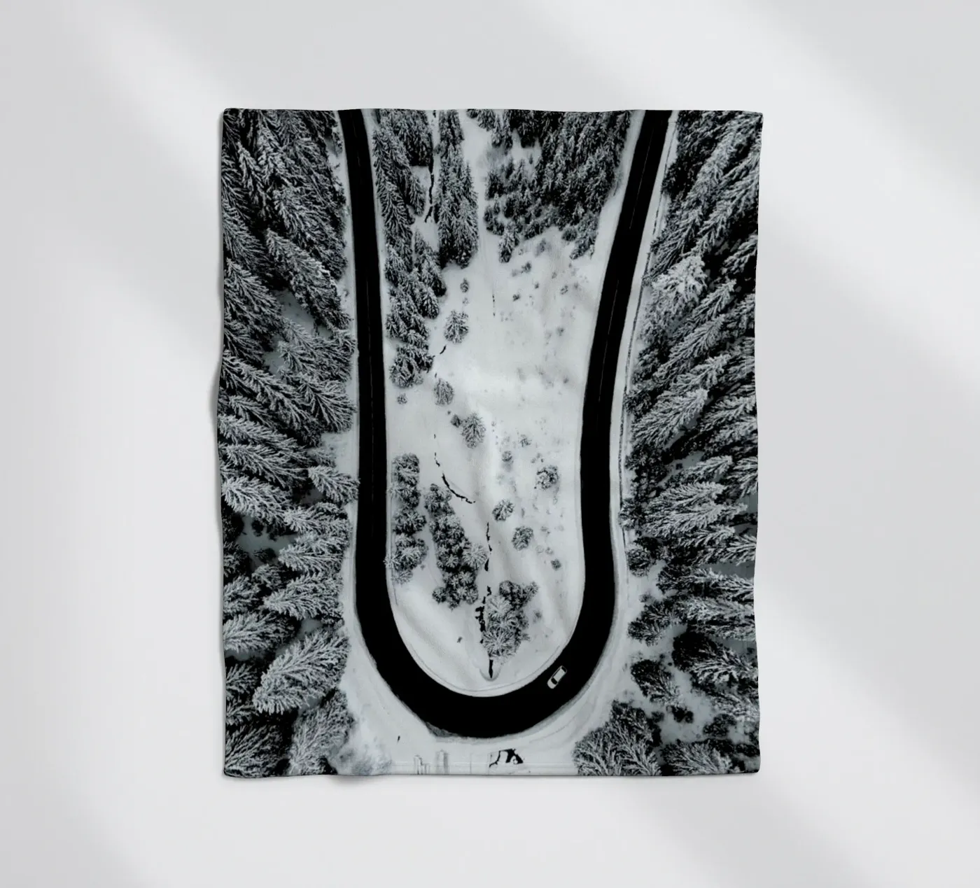 Looping Back Fleecedecke von METROPOLIS