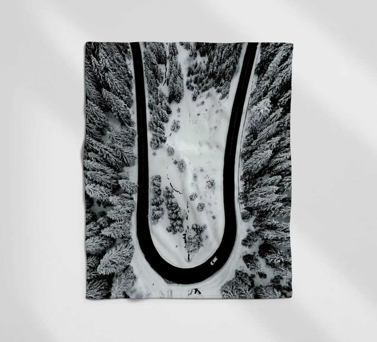 Looping Back Fleecedecke von METROPOLIS