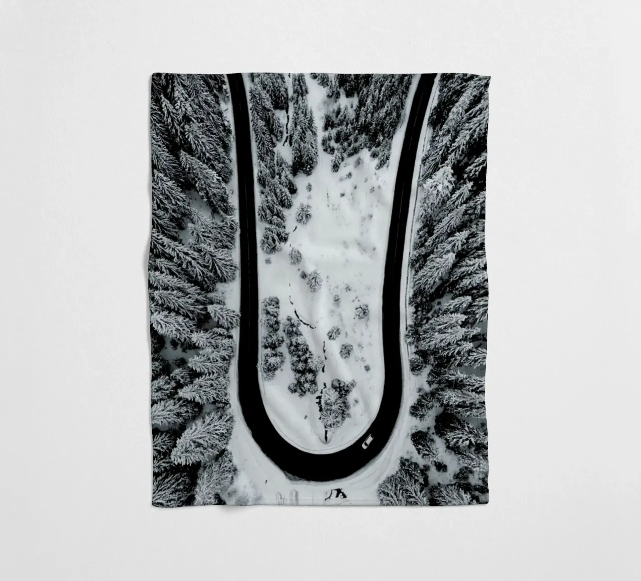 Looping Back Fleecedecke von METROPOLIS