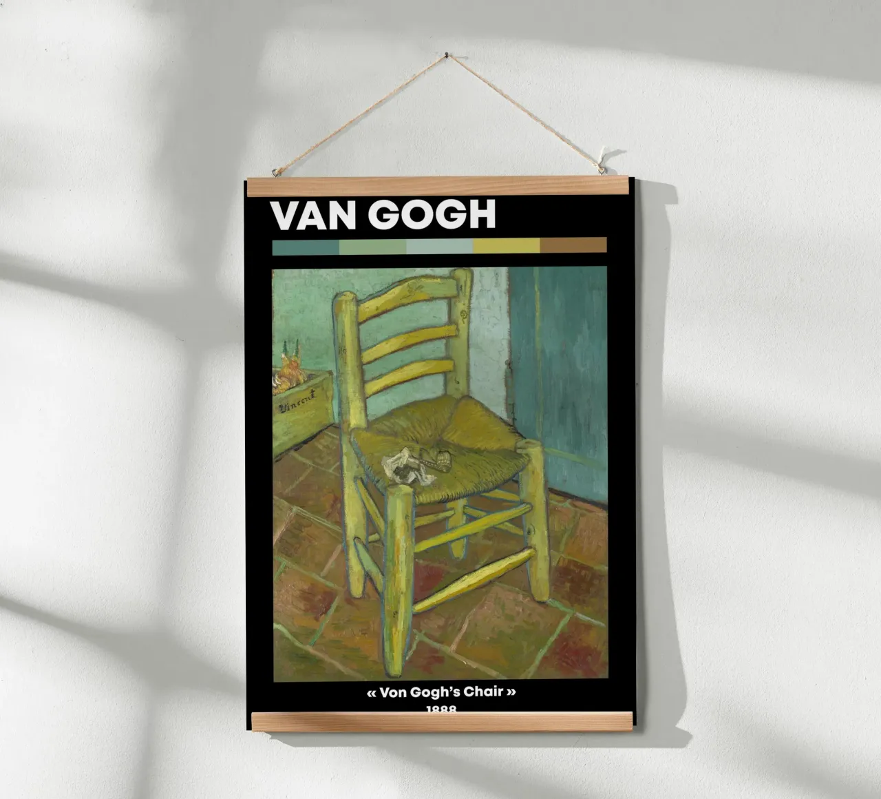Van Goghs Stuhl - Post-impressionistisches Stillleben Heimtextilien Poster mit Holzrahmen von NorwesClub