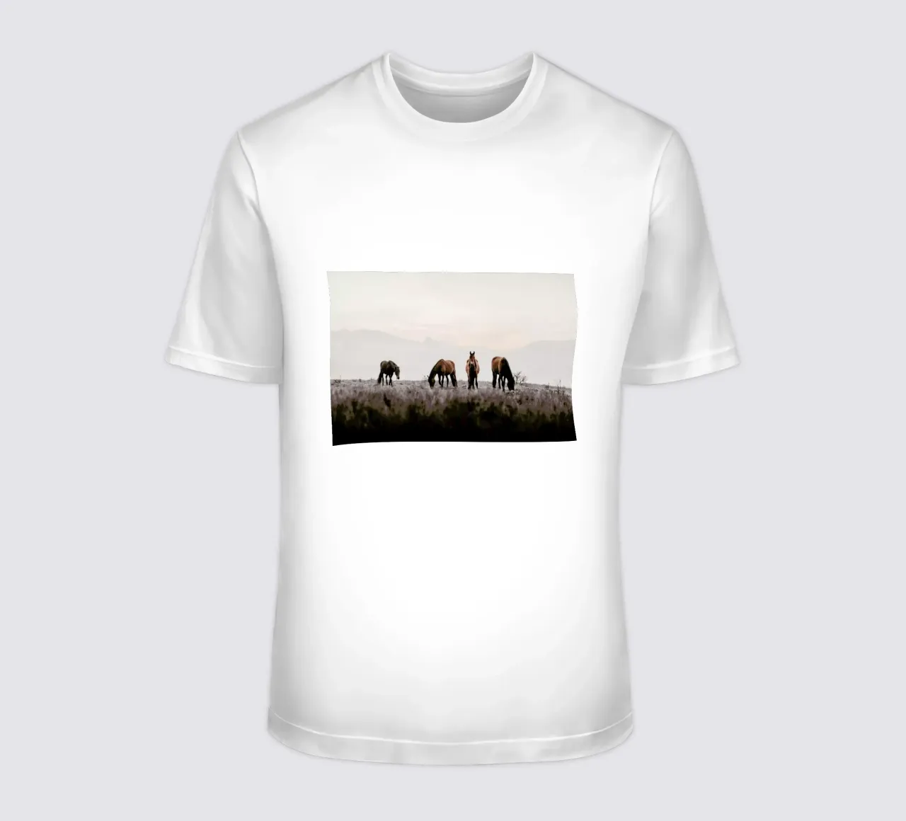 Out In The Wild @АйдинИсаев t-shirt da EyeEm Mobile GmbH