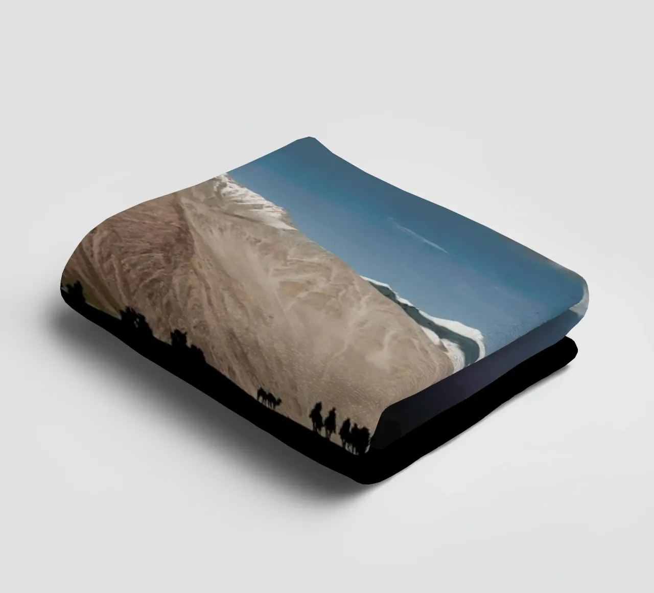 Setting Out towel by METROPOLIS