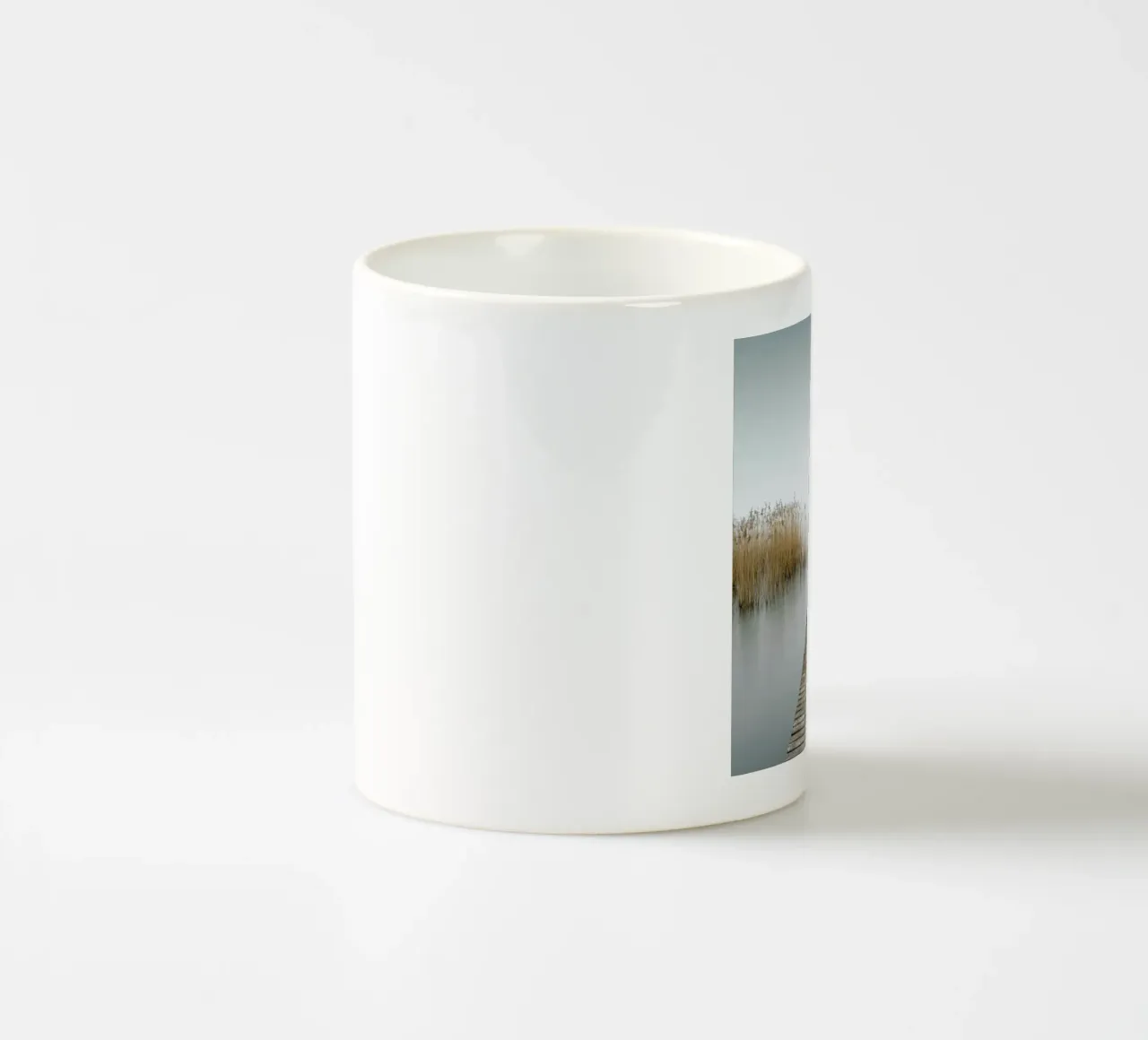 Pontile Sul Lago Garda I tazza in ceramica da Michael J. Reibert