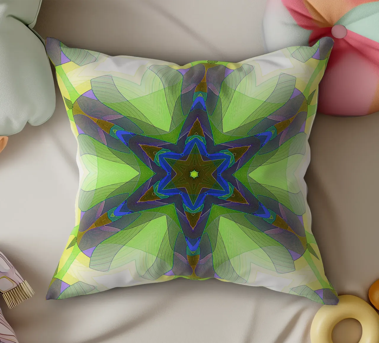 Kaléidoscope avec formes décorées dans les tons vert-jaune-bleu coussin de Gürsel Yesil Digital Art