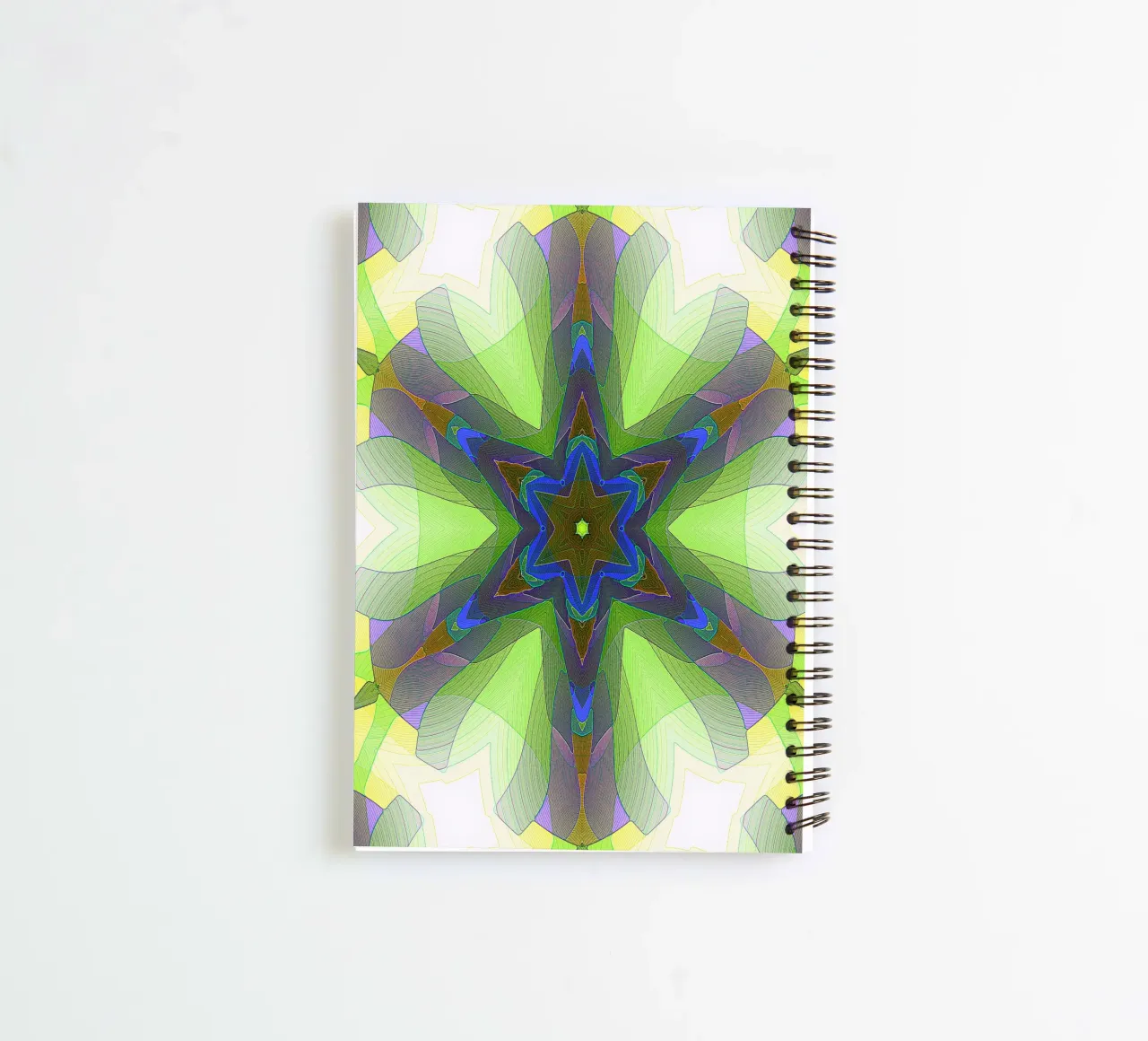 Kaléidoscope avec formes décorées dans les tons vert-jaune-bleu carnet à spirale de Gürsel Yesil Digital Art