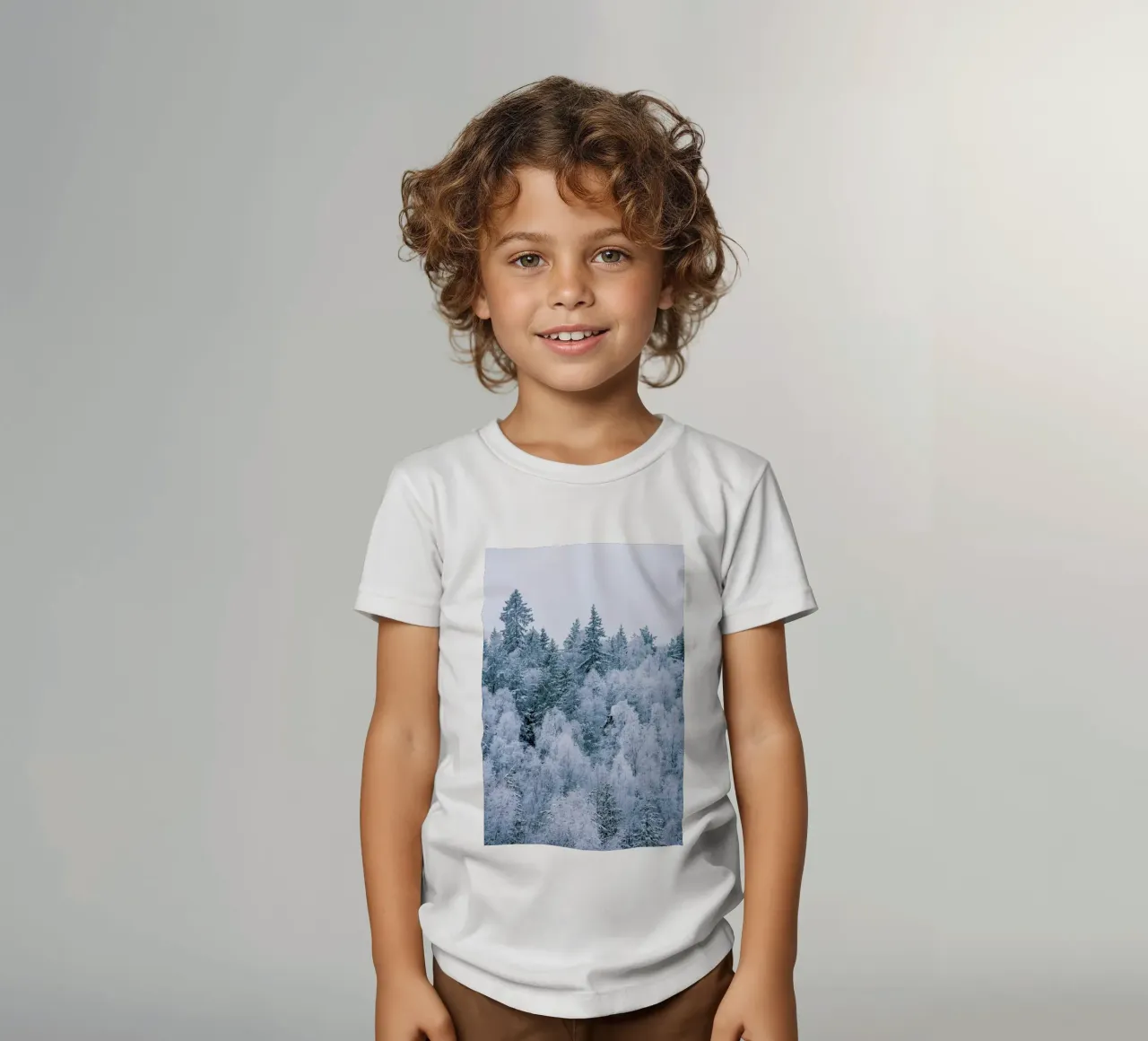 Frosted Firs Kinder T-Shirt von METROPOLIS